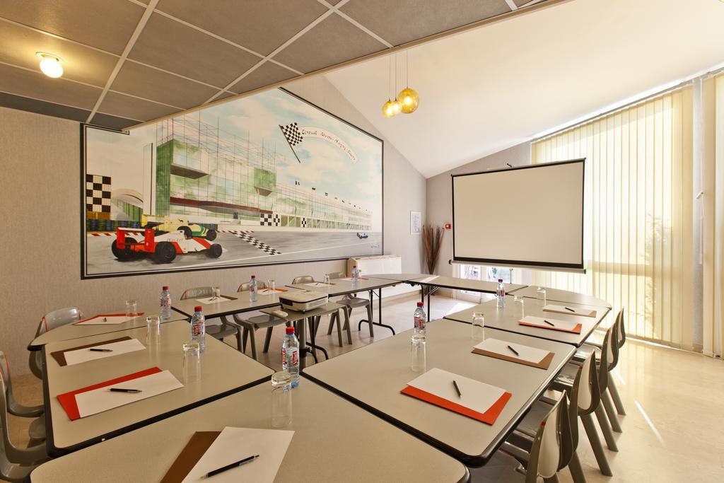 Cit'Hotel Du Circuit Magny-Cours Exterior foto