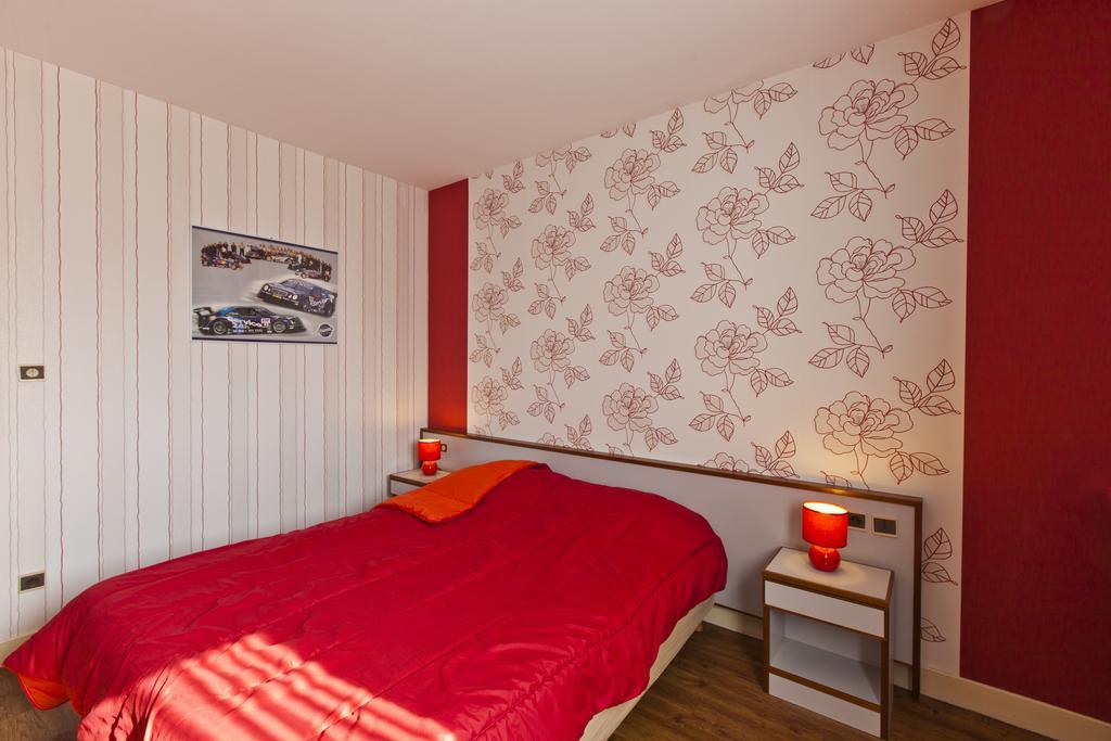 Cit'Hotel Du Circuit Magny-Cours Exterior foto
