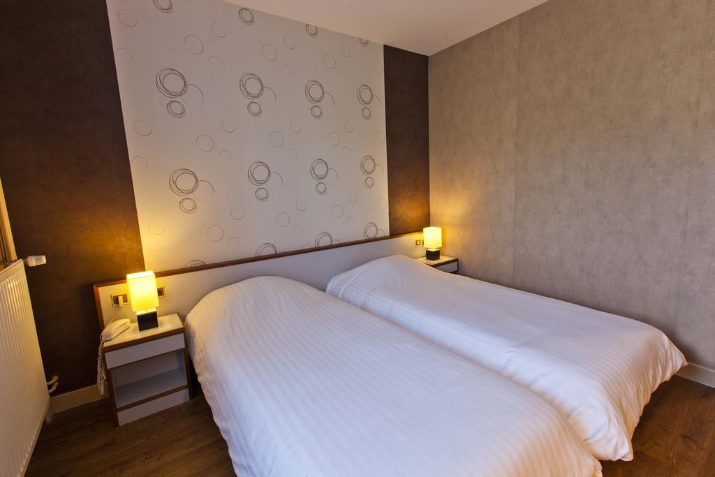 Cit'Hotel Du Circuit Magny-Cours Exterior foto